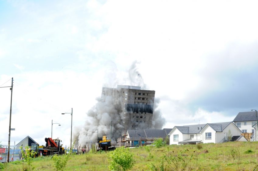 Multi-storey block at Roystonhill is demolished