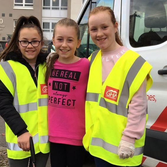 Youngsters litter picking