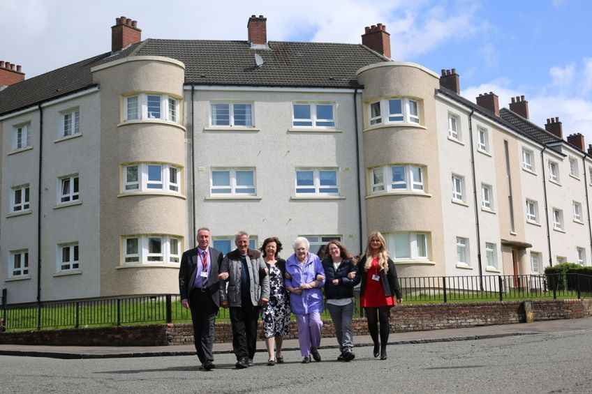 Residents from Larchgrove celebrate five-star rating